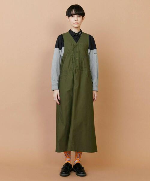 FRAPBOIS（フラボア）の「バックサテン ジャンパースカート（ジャンパースカート・レディース・ベージュ/グリーン・1/0）」の5枚目の写真