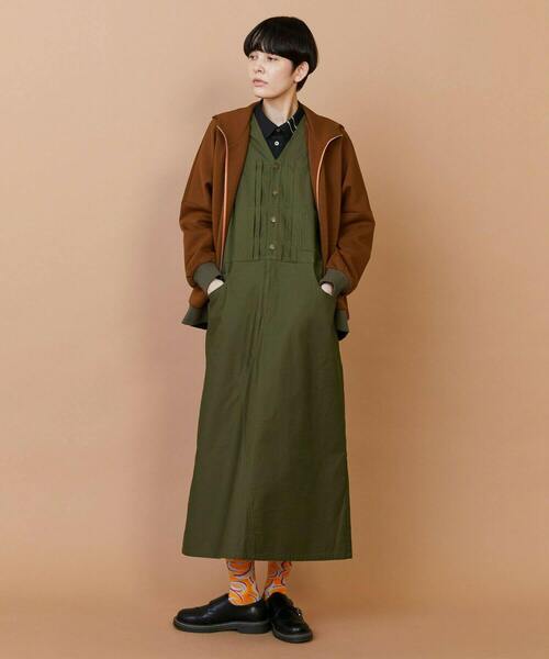 FRAPBOIS（フラボア）の「バックサテン ジャンパースカート（ジャンパースカート・レディース・ベージュ/グリーン・1/0）」の9枚目の写真