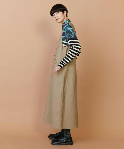 FRAPBOIS（フラボア）の「バックサテン ジャンパースカート（ジャンパースカート・レディース・ベージュ/グリーン・1/0）」の10枚目の写真