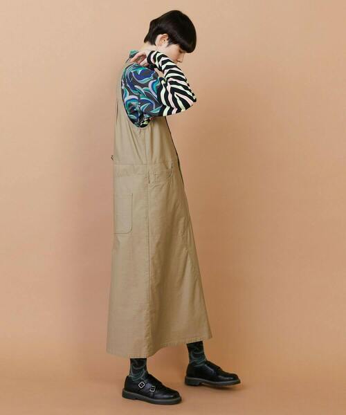 FRAPBOIS（フラボア）の「バックサテン ジャンパースカート（ジャンパースカート・レディース・ベージュ/グリーン・1/0）」の12枚目の写真