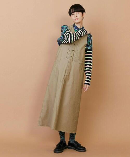 FRAPBOIS（フラボア）の「バックサテン ジャンパースカート（ジャンパースカート・レディース・ベージュ/グリーン・1/0）」の13枚目の写真