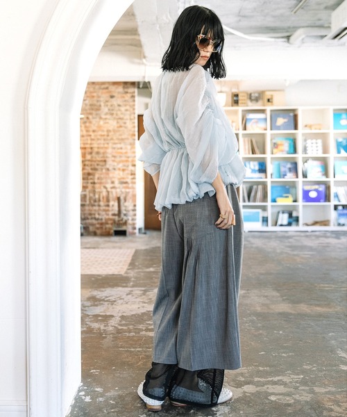 AULA AILA（アウラアイラ）の「シアードローストリングブラウス（シャツ/ブラウス・レディース・イエロー/ライトブルー/ブラック・0）」の16枚目の写真