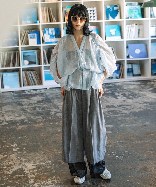 AULA AILA（アウラアイラ）の「シアードローストリングブラウス（シャツ/ブラウス・レディース・イエロー/ライトブルー/ブラック・0）」の15枚目の写真