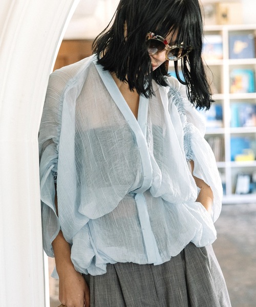 AULA AILA（アウラアイラ）の「シアードローストリングブラウス（シャツ/ブラウス・レディース・イエロー/ライトブルー/ブラック・0）」の12枚目の写真