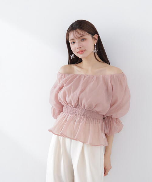 PROPORTION BODY DRESSING（プロポーションボディドレッシング）の「２ＷＡＹオフショルフィッシュテールブラウス / 1216110409（シャツ/ブラウス・レディース・ピンク/ベージュ/オフホワイト/ブルー・SMALL/MEDIUM）」の2枚目の写真