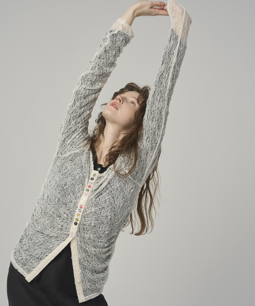 Firsthand(ファーストハンド)の「Firsthand/ファーストハンド メニーボタン レース シャーリング カーディガン(ニット/セーター・レディース・オフホワイト/サックスブルー/ブラック・FREE)」の6枚目の写真