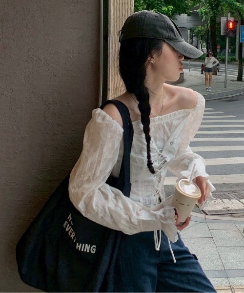 almo（アルモ）の「【LAMPOON】オフショルレースアップブラウス（シャツ/ブラウス・レディース・ホワイト・SMALL/LARGE/MEDIUM）」の4枚目の写真