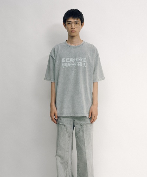 KEISUKEYOSHIDA(ケイスケヨシダ)の「Basic T-shirt Gothic Logo Print(Tシャツ/カットソー・レディース・ホワイト/グレー/ブラック・M/S/L)」の3枚目の写真