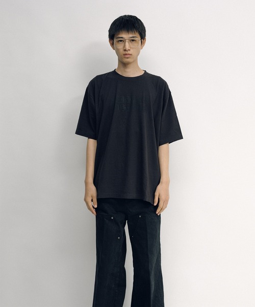 KEISUKEYOSHIDA(ケイスケヨシダ)の「Basic T-shirt Gothic Logo Print(Tシャツ/カットソー・レディース・ホワイト/グレー/ブラック・M/S/L)」の2枚目の写真