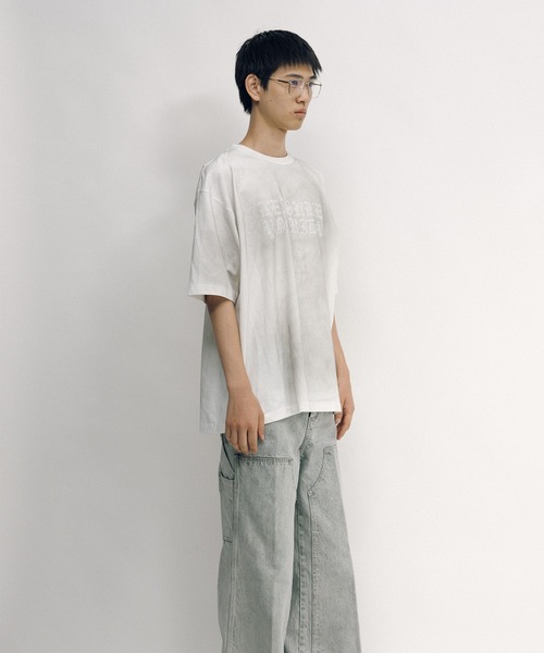 KEISUKEYOSHIDA(ケイスケヨシダ)の「Basic T-shirt Gothic Logo Print(Tシャツ/カットソー・レディース・ホワイト/グレー/ブラック・M/S/L)」の4枚目の写真