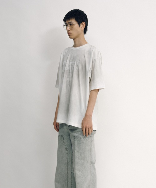 KEISUKEYOSHIDA(ケイスケヨシダ)の「Basic T-shirt Gothic Logo Print(Tシャツ/カットソー・レディース・ホワイト/グレー/ブラック・M/S/L)」の5枚目の写真