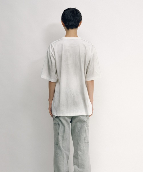 KEISUKEYOSHIDA(ケイスケヨシダ)の「Basic T-shirt Gothic Logo Print(Tシャツ/カットソー・レディース・ホワイト/グレー/ブラック・M/S/L)」の6枚目の写真