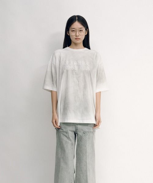 KEISUKEYOSHIDA(ケイスケヨシダ)の「Basic T-shirt Gothic Logo Print(Tシャツ/カットソー・レディース・ホワイト/グレー/ブラック・M/S/L)」の10枚目の写真