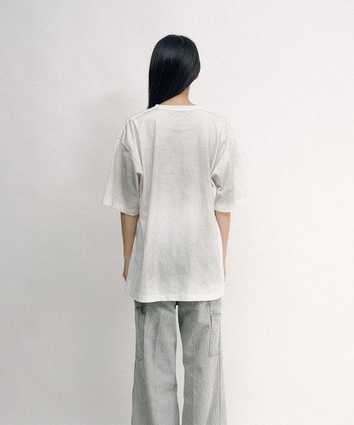 KEISUKEYOSHIDA(ケイスケヨシダ)の「Basic T-shirt Gothic Logo Print(Tシャツ/カットソー・レディース・ホワイト/グレー/ブラック・M/S/L)」の13枚目の写真