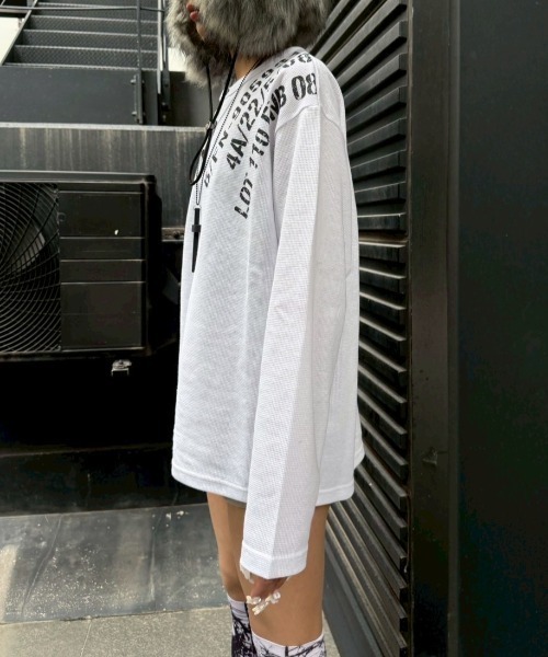 Never mind the XU（ネバーマインドザエックスユー）の「【Never mind the XU】waffle henley long sleeve / 【ネバーマインド ザ エックスユー】ワッフルヘンリー長袖Tシャツ（Tシャツ/カットソー・メンズ・ブラウン/チャコール/ホワイト/ブラック・ONE SIZE）」の10枚目の写真