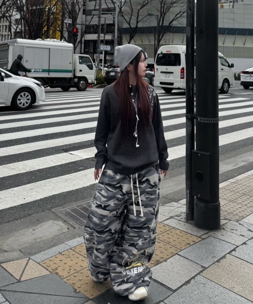 Never mind the XU（ネバーマインドザエックスユー）の「【Never mind the XU】waffle henley long sleeve / 【ネバーマインド ザ エックスユー】ワッフルヘンリー長袖Tシャツ（Tシャツ/カットソー・メンズ・ブラウン/チャコール/ホワイト/ブラック・ONE SIZE）」の19枚目の写真