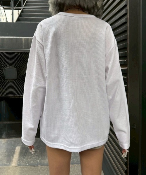 Never mind the XU（ネバーマインドザエックスユー）の「【Never mind the XU】waffle henley long sleeve / 【ネバーマインド ザ エックスユー】ワッフルヘンリー長袖Tシャツ（Tシャツ/カットソー・メンズ・ブラウン/チャコール/ホワイト/ブラック・ONE SIZE）」の11枚目の写真