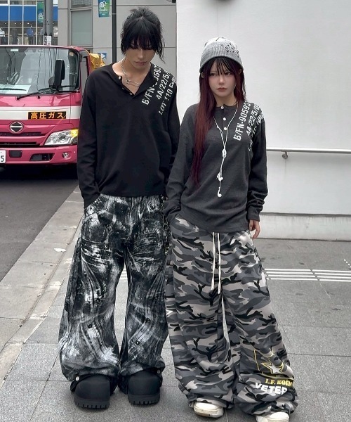 Never mind the XU（ネバーマインドザエックスユー）の「【Never mind the XU】waffle henley long sleeve / 【ネバーマインド ザ エックスユー】ワッフルヘンリー長袖Tシャツ（Tシャツ/カットソー・メンズ・ブラウン/チャコール/ホワイト/ブラック・ONE SIZE）」の12枚目の写真