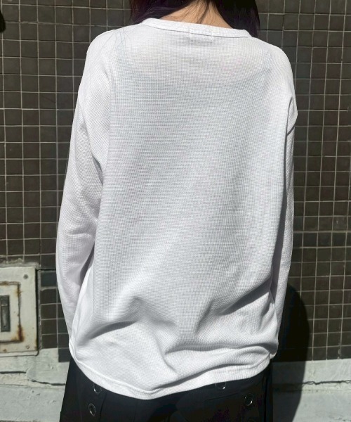 Never mind the XU（ネバーマインドザエックスユー）の「【Never mind the XU】waffle henley long sleeve / 【ネバーマインド ザ エックスユー】ワッフルヘンリー長袖Tシャツ（Tシャツ/カットソー・メンズ・ブラウン・ONE SIZE）」の7枚目の写真