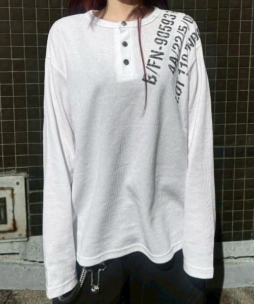 Never mind the XU（ネバーマインドザエックスユー）の「【Never mind the XU】waffle henley long sleeve / 【ネバーマインド ザ エックスユー】ワッフルヘンリー長袖Tシャツ（Tシャツ/カットソー・メンズ・ブラウン・ONE SIZE）」の5枚目の写真
