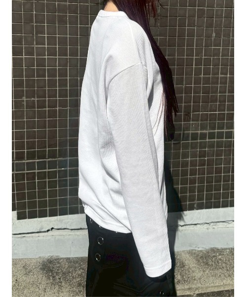 Never mind the XU（ネバーマインドザエックスユー）の「【Never mind the XU】waffle henley long sleeve / 【ネバーマインド ザ エックスユー】ワッフルヘンリー長袖Tシャツ（Tシャツ/カットソー・メンズ・ブラウン・ONE SIZE）」の6枚目の写真