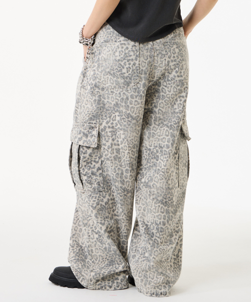 UNKNOWN PLANET(アンノウンプラネット)の「レオパードワイドカーゴパンツグレー(その他パンツ・レディース・その他・LARGE/SMALL/MEDIUM)」の2枚目の写真