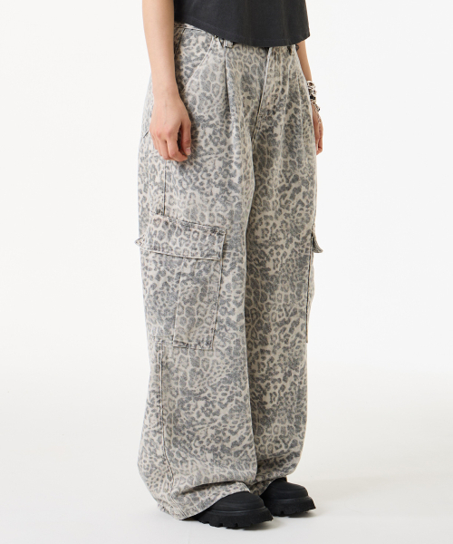 UNKNOWN PLANET(アンノウンプラネット)の「レオパードワイドカーゴパンツグレー(その他パンツ・レディース・その他・LARGE/SMALL/MEDIUM)」の14枚目の写真