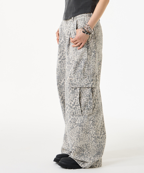 UNKNOWN PLANET(アンノウンプラネット)の「レオパードワイドカーゴパンツグレー(その他パンツ・レディース・その他・LARGE/SMALL/MEDIUM)」の20枚目の写真