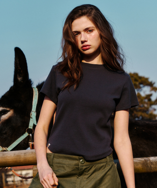 ERER（エルエル）の「Logo Label Short-sleeved T-shirt Charcoal（Tシャツ/カットソー・レディース・チャコール・F）」の3枚目の写真