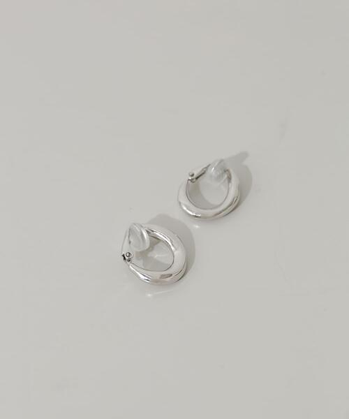 SMELLY(スメリー)の「メタルカーブフープイヤリング(イヤリング・レディース・ゴールド/シルバー・-)」の10枚目の写真