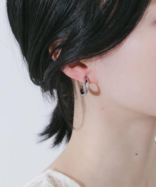 SMELLY(スメリー)の「メタルカーブフープイヤリング(イヤリング・レディース・ゴールド/シルバー・-)」の14枚目の写真