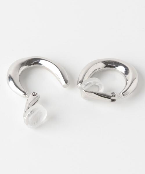 SMELLY(スメリー)の「メタルカーブフープイヤリング(イヤリング・レディース・ゴールド/シルバー・-)」の15枚目の写真