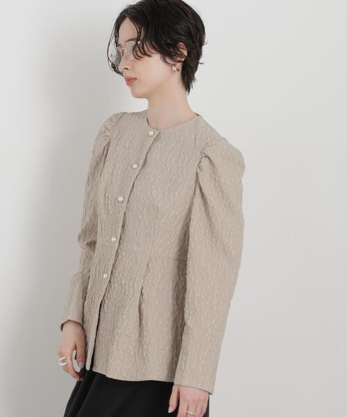 troisiemeCHACO(トロワズィエムチャコ)の「troisieme chaco/別注 PUFFY JACQUARD ジャケット(ノーカラージャケット・レディース・ベージュ/ネイビー・38)」の4枚目の写真