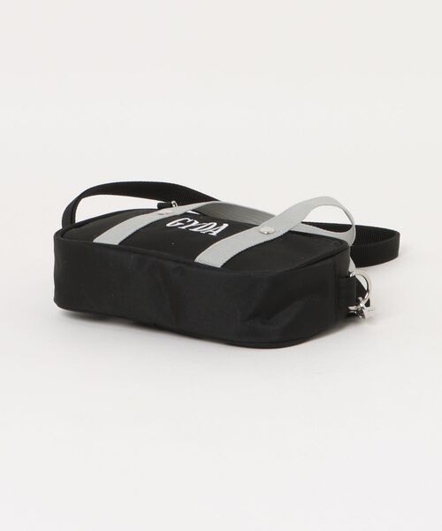 GYDA（ジェイダ）の「【GYDA/ジェイダ】 ファーチャーム付きポリスクバポーチ（ポーチ・レディース・ブラック/ピンク/レオパード・FREE）」の5枚目の写真