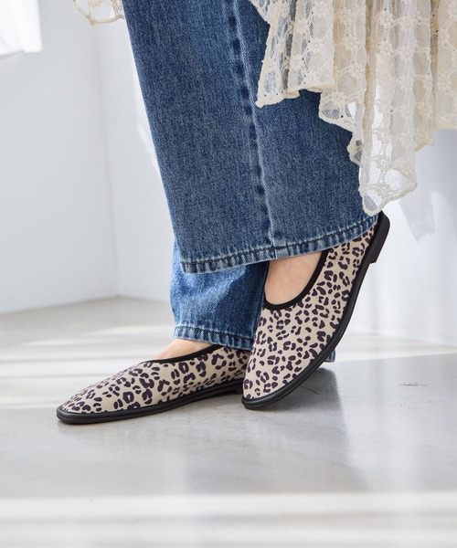 studio CLIP（スタディオクリップ）の「【撥水/抗菌防臭/クッションインソール】スエードパンプス（パンプス・レディース・ブラック/ブラウン/ホワイト/ベージュ・MEDIUM/LARGE）」の2枚目の写真