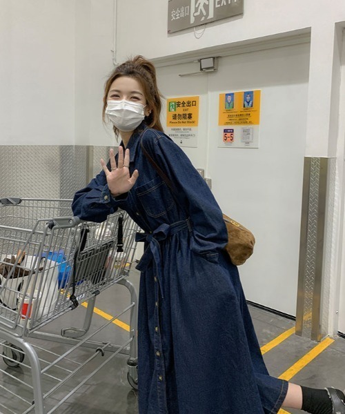 FAVORITO(ファヴォリート)の「デニムシャツワンピース(ワンピース・レディース・ブルー・M/L/XL)」の14枚目の写真