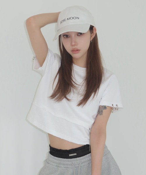 JOSE MOON（ジョゼムーン）の「LOGO CHARM T SHIRTS/ロゴチャームTシャツ（Tシャツ/カットソー・レディース・チャコールグレー/サックスブルー/ブラウン/ホワイト・FREE）」の2枚目の写真