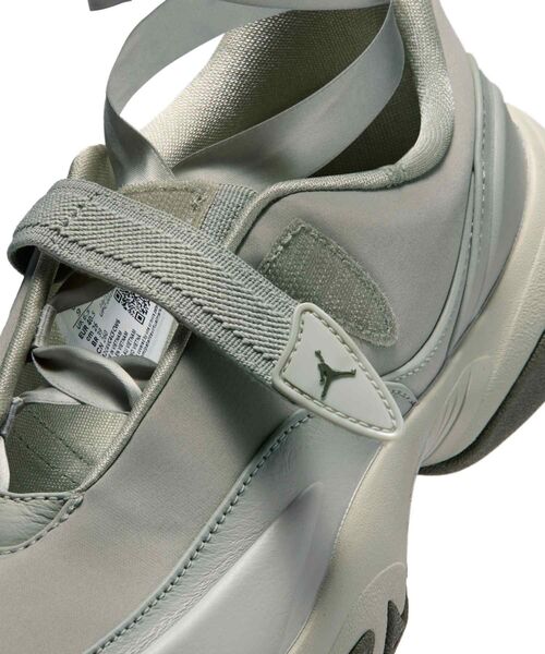 JORDAN BRAND(ジョーダンブランド)の「ジョーダン ポワント ウィメンズシューズ / Jordan Pointe Women's Shoes IV5281-304 Spruce Fog(バレエシューズ・レディース・ライトグリーン・24/23.5/23/22.5/22/26/25.5/25/24.5)」の17枚目の写真