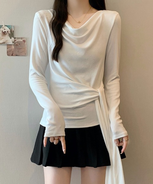 2ly2(トゥーリートゥー)の「ドレープネック リボンデザイン 長袖トップス / フェミニン ドレープカットソー(Tシャツ/カットソー・レディース・ボルドー/ホワイト/ブラック・FREE)」の2枚目の写真