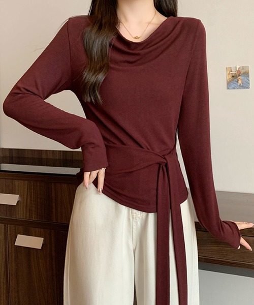 2ly2(トゥーリートゥー)の「ドレープネック リボンデザイン 長袖トップス / フェミニン ドレープカットソー(Tシャツ/カットソー・レディース・ボルドー/ホワイト/ブラック・FREE)」の6枚目の写真