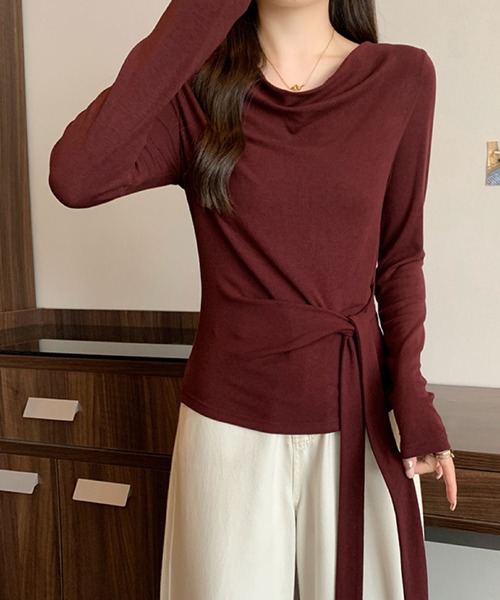 2ly2(トゥーリートゥー)の「ドレープネック リボンデザイン 長袖トップス / フェミニン ドレープカットソー(Tシャツ/カットソー・レディース・ボルドー/ホワイト/ブラック・FREE)」の7枚目の写真