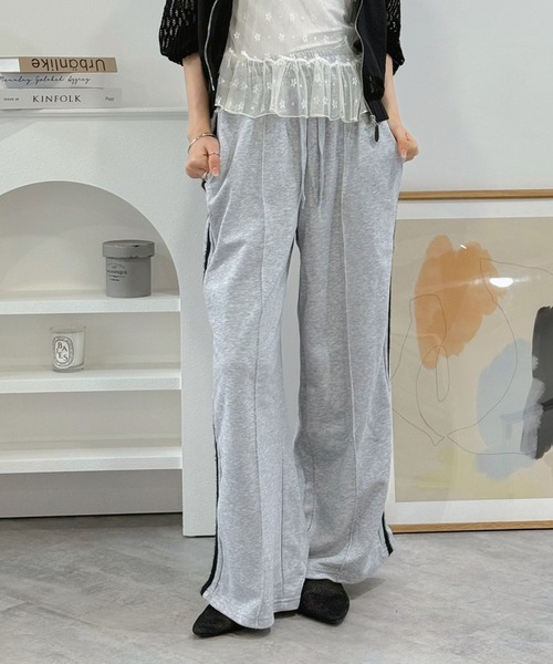 Jewelobe(ジュエローブ)の「配色ライン脇タックスエットワイドパンツ(スウェットパンツ・レディース・ブラック/グレー・FREE)」の6枚目の写真