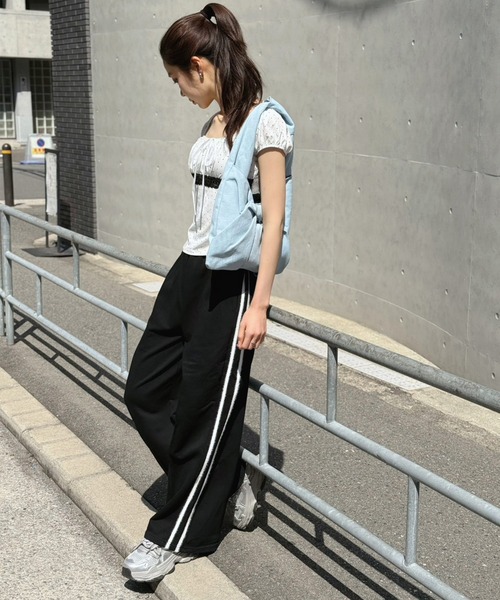 Jewelobe(ジュエローブ)の「配色ライン脇タックスエットワイドパンツ(スウェットパンツ・レディース・ブラック/グレー・FREE)」の17枚目の写真