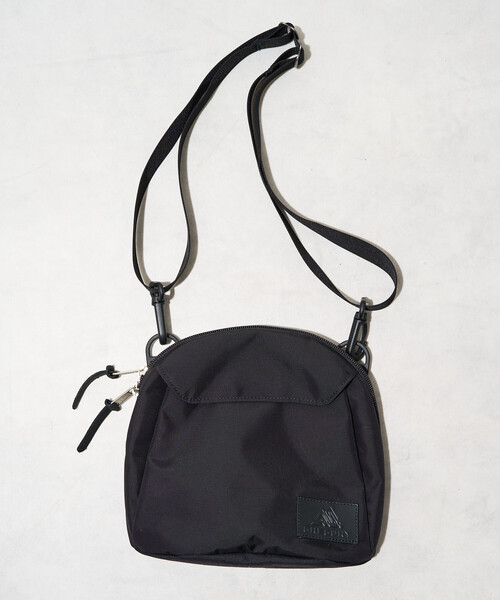 FREAK'S STORE（フリークスストア）の「GREGORY × FREAK'S STORE/グレゴリー 別注 TOASTY LEATHER PATCH/別注 トースティーショルダー レザーパッチ（ショルダーバッグ・レディース・ブラック/ベージュ・ONE SIZE）」の12枚目の写真