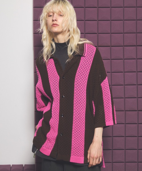 MAISON SPECIAL（メゾンスペシャル）の「《UNISEX》Random Stripe Mesh Jacquard Prime-Over Short Sleeve Knit Shirt/ランダムストライプメッシュジャガードプライムオーバーショートスリーブニットシャツ【MAISON SPECIAL/メゾンスペシャル】（シャツ/ブラウス・メンズ・ブラック/ピンク・0/1/2）」の2枚目の写真