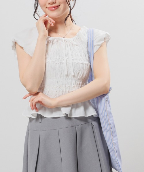 Honeys(ハニーズ)の「パフスリーブブラウス(シャツ/ブラウス・レディース・レッド系1/アイボリー系1/ブラック/ホワイト・L/M/S)」の2枚目の写真