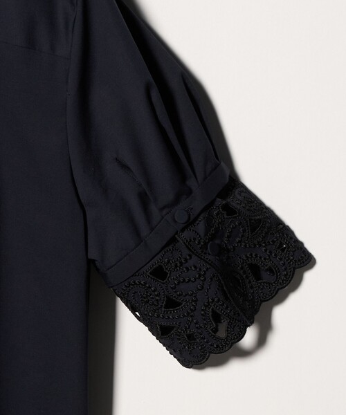 UNITED ARROWS（ユナイテッドアローズ）の「エンブロイダリー シャツ ブラウス 4WAY（シャツ/ブラウス・レディース・オフホワイト/ライトブルー/ネイビー・FREE）」の14枚目の写真