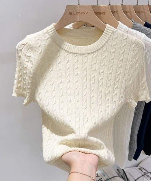 LUCPY(ラクピー)の「ケーブルリブニット半袖トップス(その他トップス・レディース・ブラック/グレー/ホワイト/レッド/ネイビー/イエロー・FREE)」の7枚目の写真