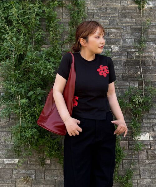 OWURA（オウラ）の「ロゴアプリケーションショートスリーブTシャツ_ブラック（Tシャツ/カットソー・レディース・その他・FREE）」の5枚目の写真