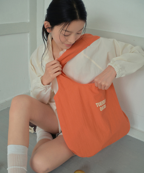 WEDNESDAYOASISFORWOMEN(ウェンズデー オアシス フォー ウーマン)の「ウィークデイズカラー ナイロンショルダーバッグ_ORANGE(WB6AC05)(ショルダーバッグ・レディース・オレンジ・FREE)」の1枚目の写真